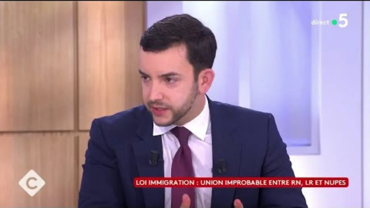 replay de Loi immigration rejetée : un calcul politique pour le RN ? - C à vous - 12/12/2023