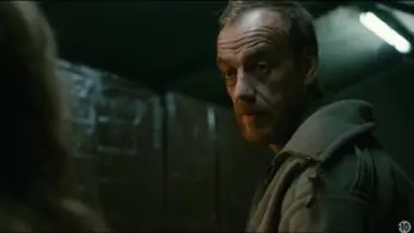 Loin de chez nous - S01 E07 - Révélations