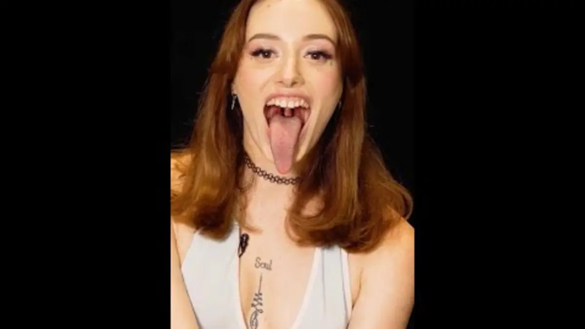 replay de Lola Woo n'a pas sa langue dans sa poche !