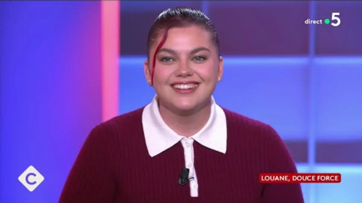 replay de Louane, pas si “solo” que ça ! - C à Vous - 28/10/2024