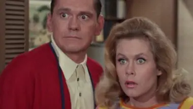 Ma sorcière bien aimée - S04 E30 - Visiteurs extra-terrestres