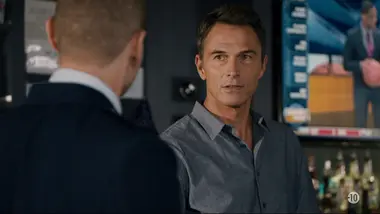 Madam Secretary : S1 E5 - La carotte et le bâton