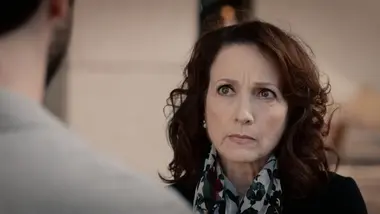 Madam Secretary : S2 E12 - La voie du milieu