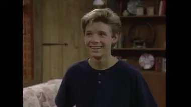 Madame est servie - S08 E09 - Le piston