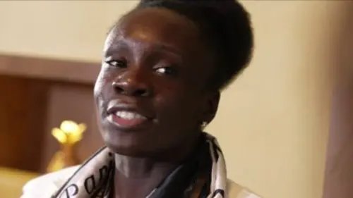 Hors jeu Maé-Bérénice Meïte (patinage artistique)