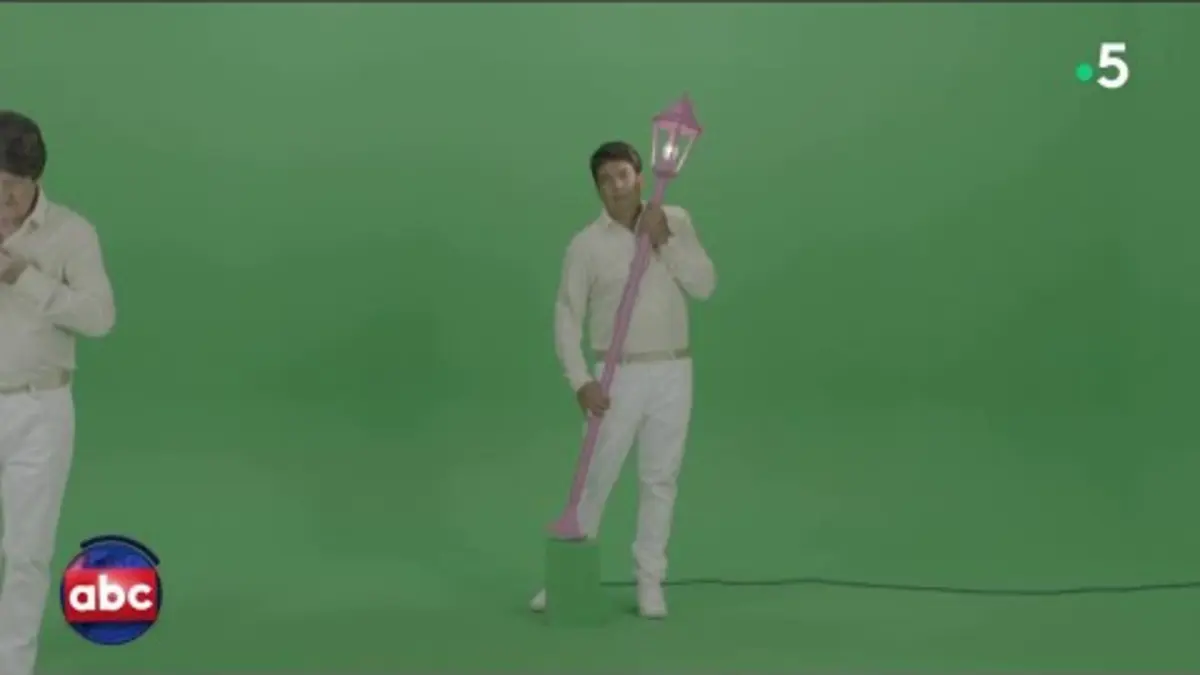 replay de Mais qui a eu l’idée de faire un remake de “Barbie” ?! - L’ABC - C à Vous - 08/09/2023