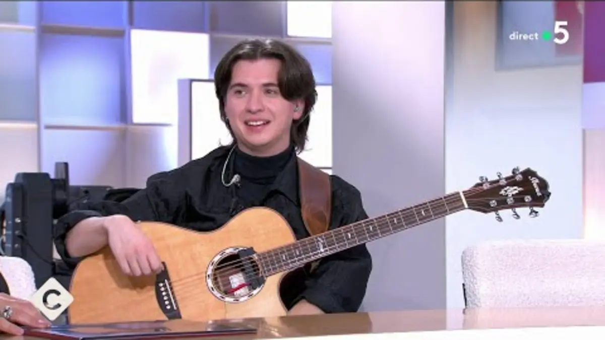 replay de Marcin, le virtuose de la guitare - C à Vous - 01/10/2024