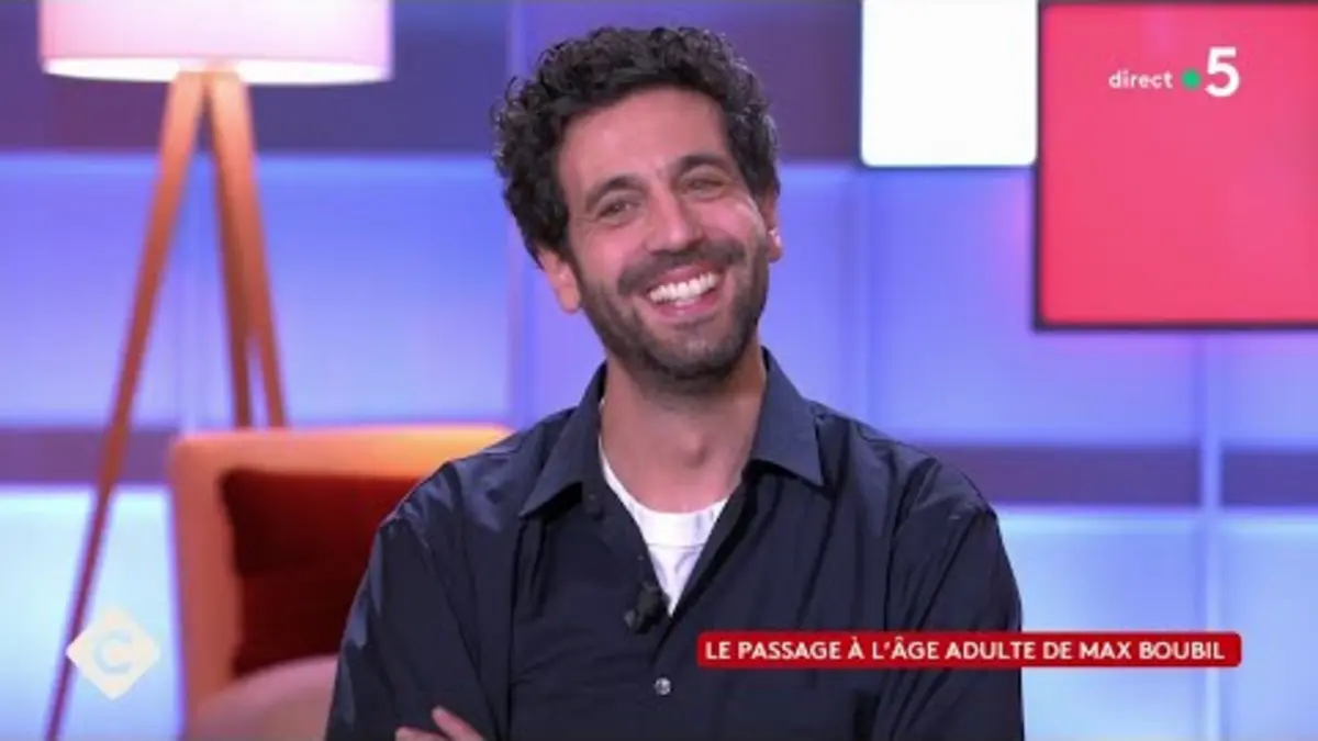 replay de Max Boublil au cinéma dans Double Foyer - C à vous - 08/02/2024