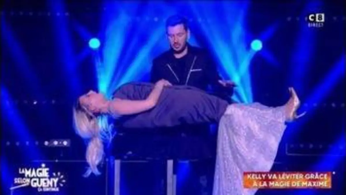 replay de Maxime Guény fait léviter Kelly Vedovelli dans les airs