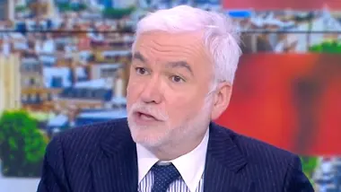 "Même Lecornu est choqué, c’est un comique troupier" : Pascal Praud attaque un ministre