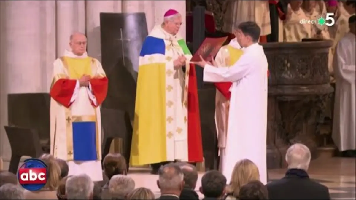 replay de Merci au représentant de la carte Uno de nous rappeler les règles du jeu - ABC - CàVous - 09/12/2024