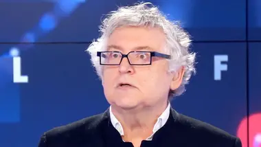 Michel Onfray charge Macron : "Tu es chef d’État, monsieur, tu dois mener la guerre tout de suite !"