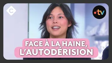 Miki interprète "Particule" en live