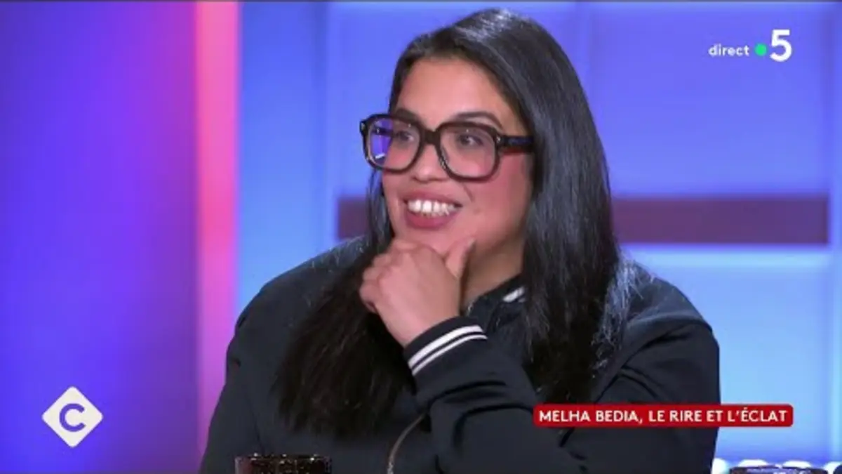 replay de « Miskina, la pauvre » : la Bridget Jones française/ à l’orientale - C à vous - 01/10/2024