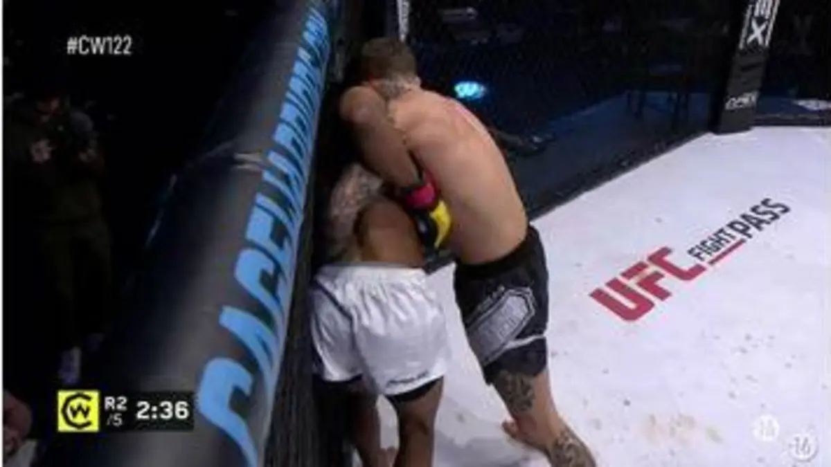 replay de MMA Cage Warriors : CW122 - Combat Morgan Charrière VS Jordan Vucenic