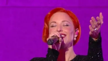 Natasha St-Pier chante "J'ai deux amours" de Joséphine Baker