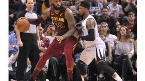 replay de NBA - LeBron en triple-double, les Cavs se reprennent