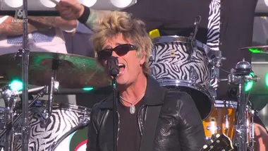 NFL : Green Day enflamme la scène pour lancer le Super Bowl LX !
