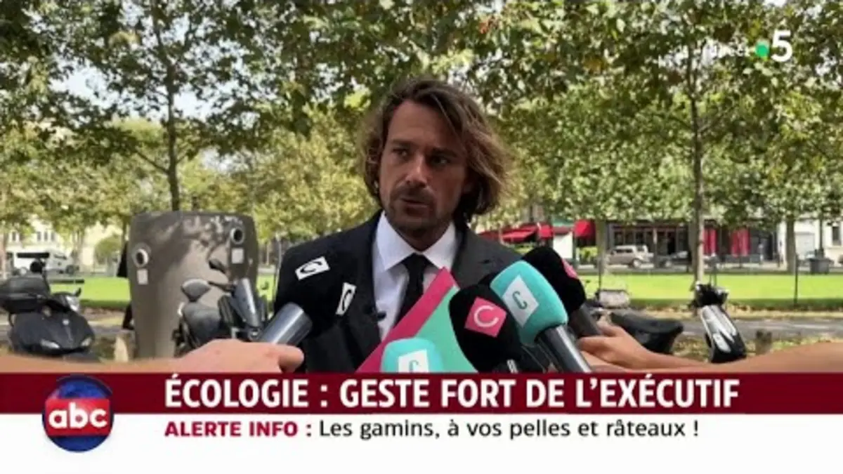 replay de Notre maison brûle, nous regardons ailleurs… Sauf Emmanuel Macron - L’ABC - C à Vous - 05/09/2023