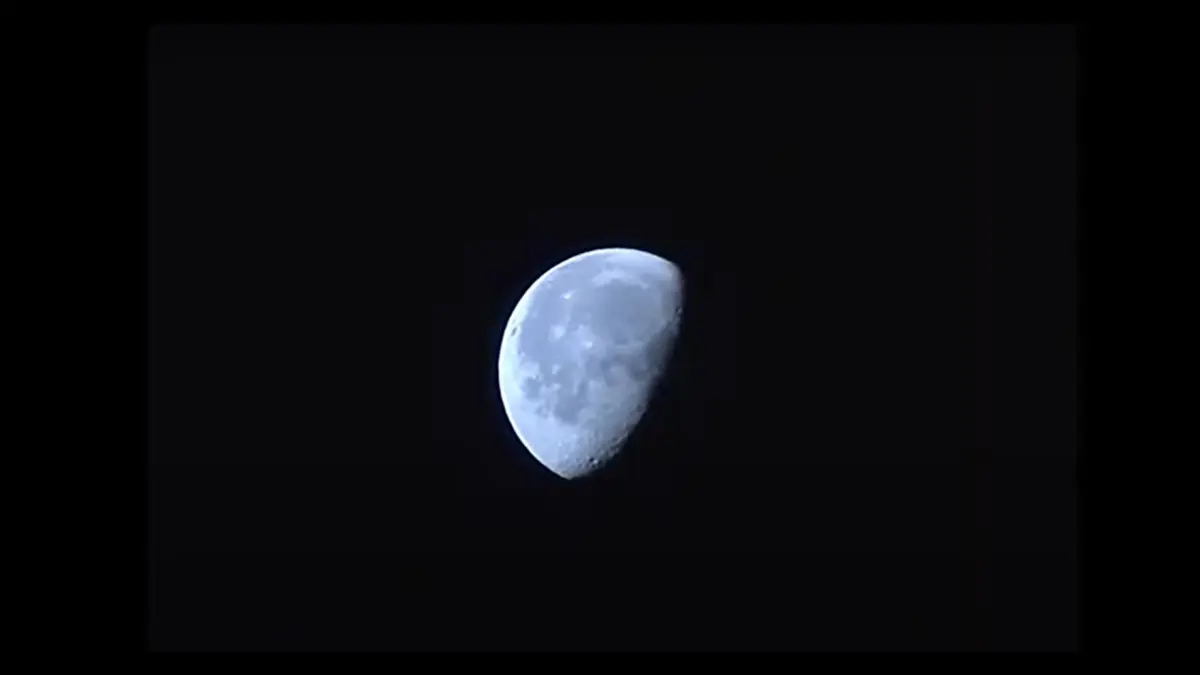 replay de Observation de la lune à la loupe ! - C'est pas sorcier