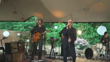 On voyage là-bas avec "Manureva" !