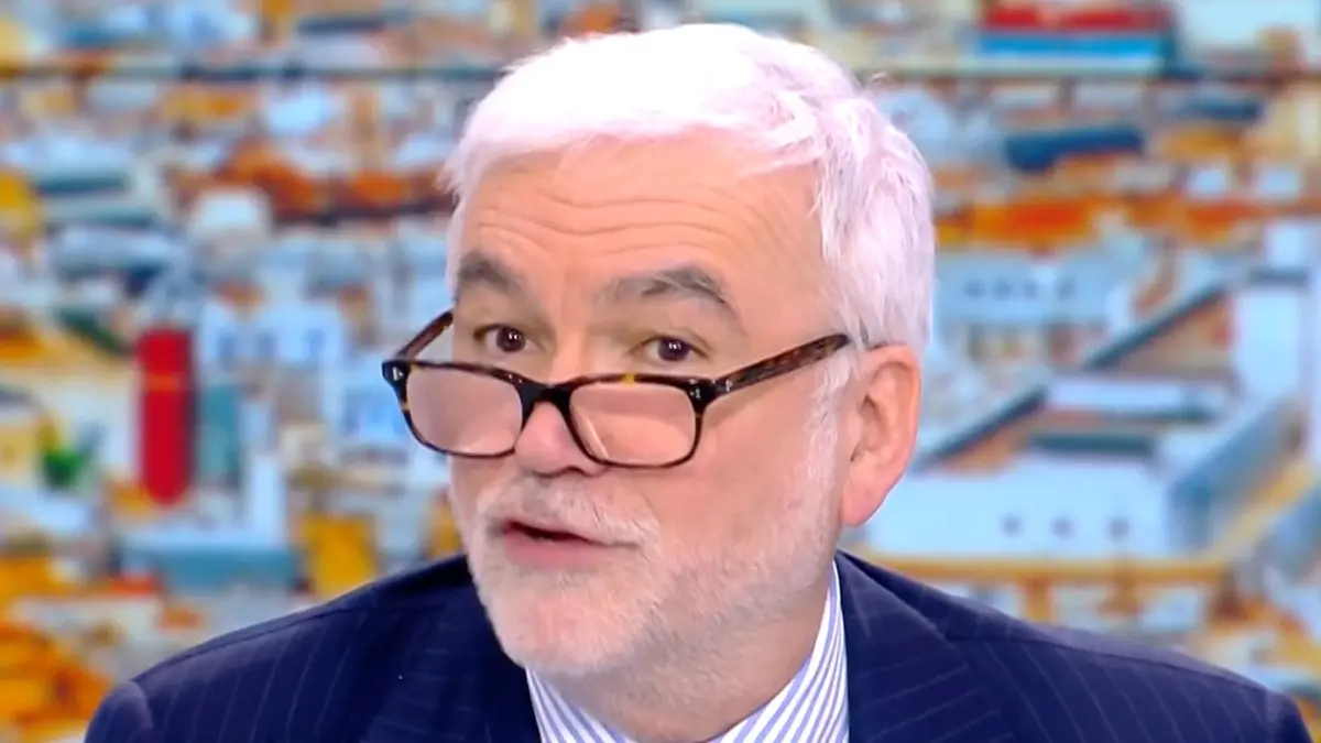 P. Praud choqué en direct : "Ce que je lis…