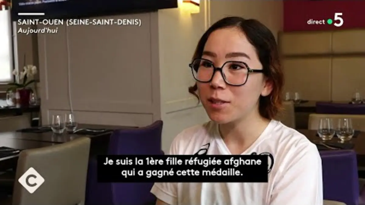 replay de Paralympiques : le combat de la réfugiée Zakia Khudadadi - La Story - C à Vous - 03/09/2024