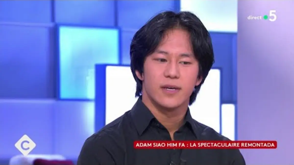 replay de Patinage : la revanche en bronze de Adam Siao Him Fa - C à Vous - 26/03/2024