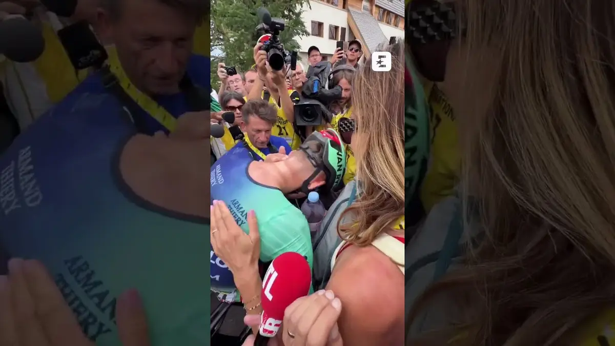 🤍🚴 Paul Seixas retrouve ses parents après…