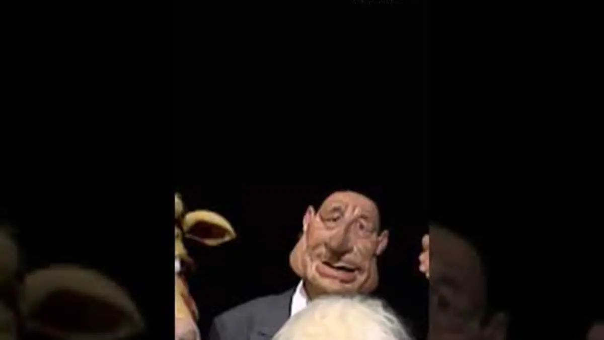 replay de Place au défilé politique au Salon de l’Agriculture ! #Humour #Shorts #LesGuignols