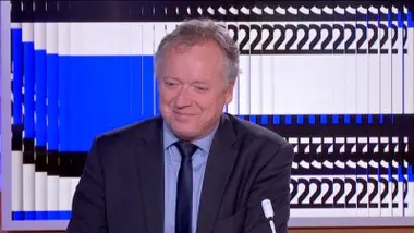 Polémique du voile : Emmanuel Macron craint des divisions internes