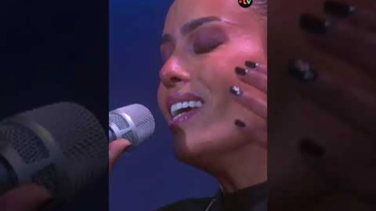 replay de "Pourquoi tu restes" en live par Amel Bent