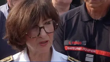 PRISE DE PAROLE EN DIRECT de la préfète de Gironde : "Il y a eu 14 reprises de feu aujourd'hui"
