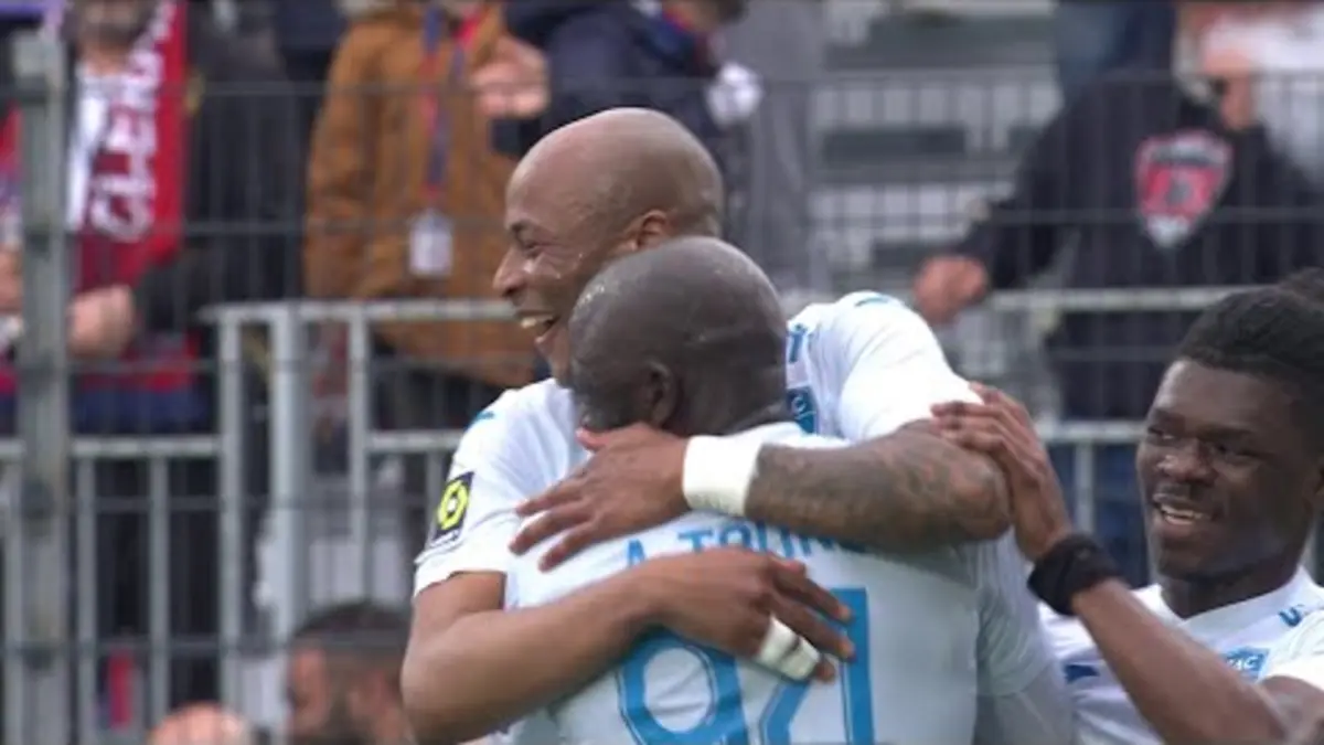 replay de Quel slalom d'Ayew dans la défense clermontoise !