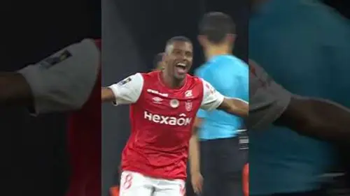 replay de Quel volée de Sergio Akieme ?