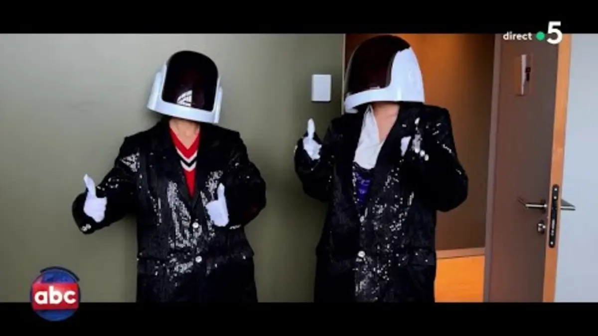 replay de Quoi ?! Les Daft Punk à la cérémonie d’ouverture des JO ?! - L’ABC - C à Vous - 24/10/2023