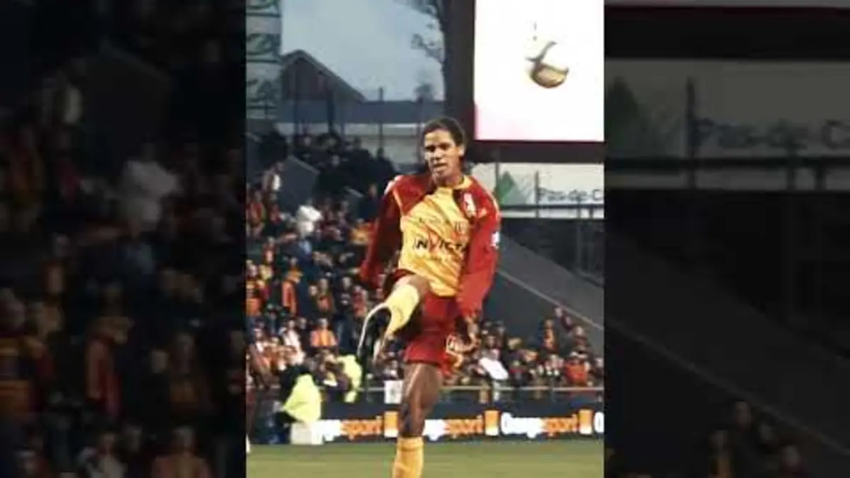 replay de Raphaël Varane avec le maillot du RC Lens, c'est les émotions...?​ #foot #ligue1 #ligue1mcdonalds