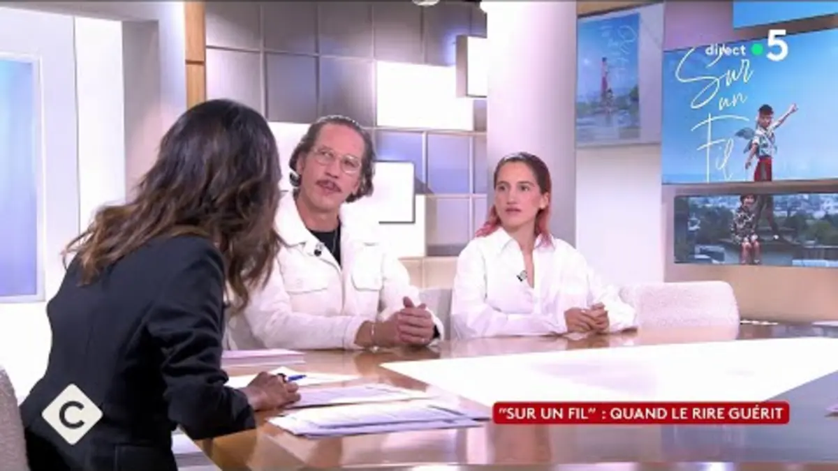 replay de Reda Kateb & Aloïse Sauvage : leur toute première fois - C à Vous - 25/10/2024
