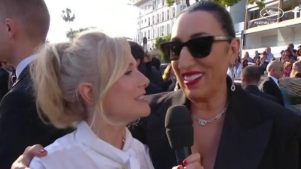 Rossy de Palma et Louise Ekland chantent Freddie…