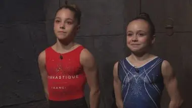 Rouge : Chloé et Taina