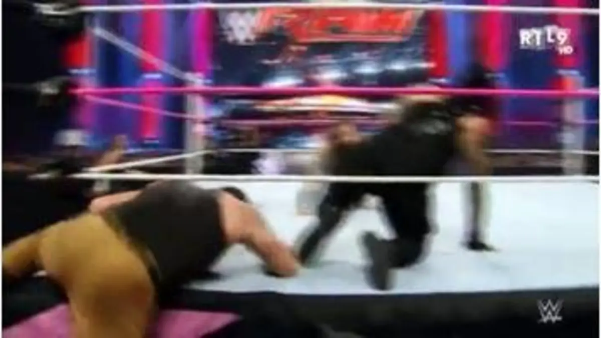 RTL9 RAW THE WYATT FAMILY VS ROMAN REIGNS DEAN…