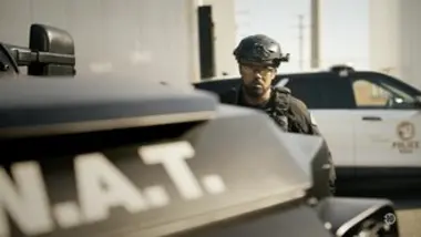 S.W.A.T. - S08 E10 - Argent facile