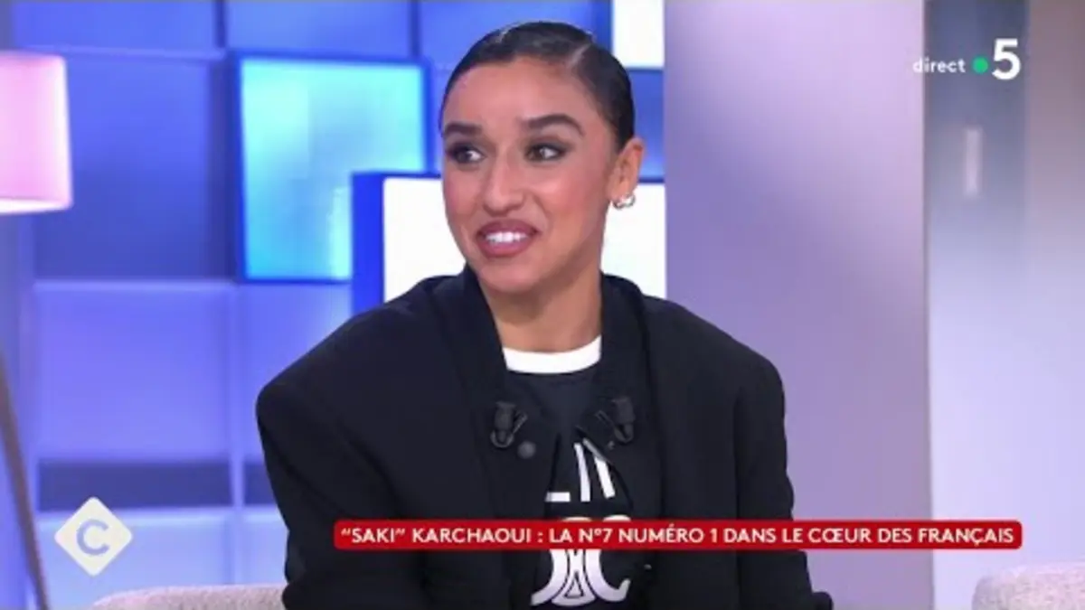 replay de Sakina Karchaoui : la championne du foot français - C à Vous - 04/03/2024
