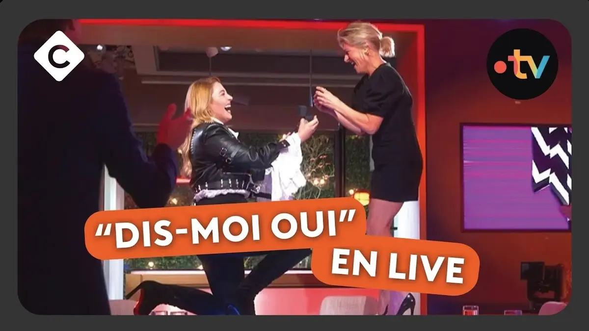 Santa fait sa demande en mariage sur son titre…