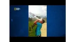 Science of stupid - Hilarant ! Comment faire une fusée avec une bouteille ?