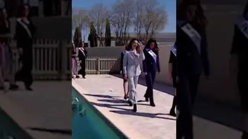 replay de Séance photo ? - Extrait de Comme un poisson dans l'eau