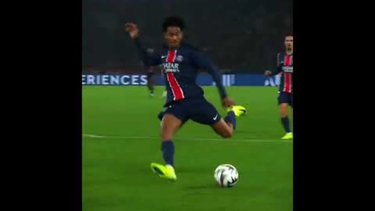 replay de Senny Mayulu, 18 years old, the new diamond of PSG ?✨ #Ligue1 #Ligue1McDonalds #but #soccer