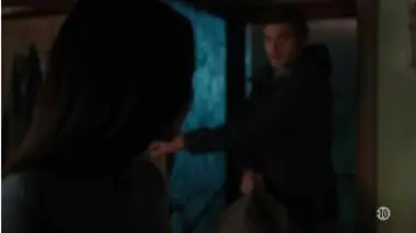 Siren : S2 E14 - Profanation