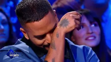 Slimane reçoit un message d'amour et craque