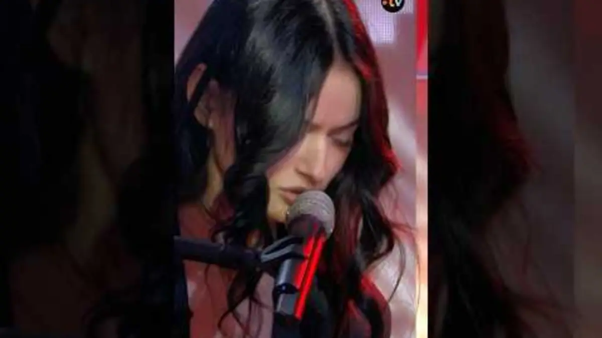 replay de ? Solann interprète le titre “Rome” en live au ukulélé dans #CàVous ?